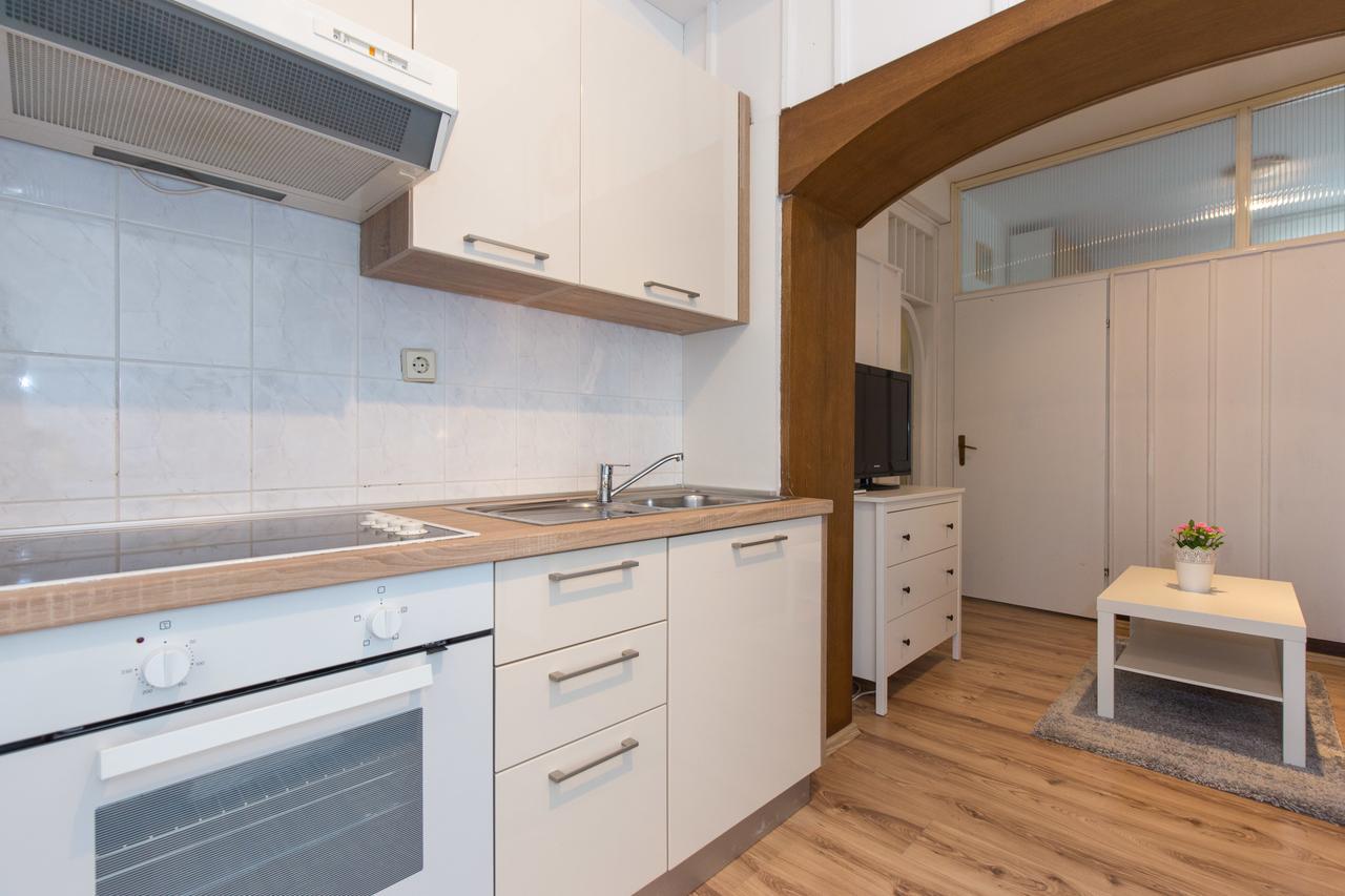 Apartments Pavic Malinska Bagian luar foto
