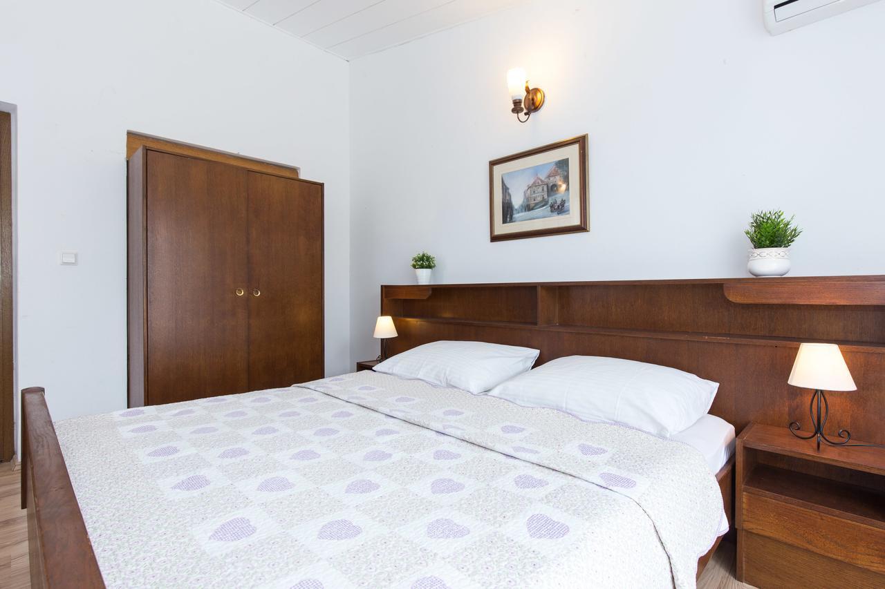 Apartments Pavic Malinska Bagian luar foto