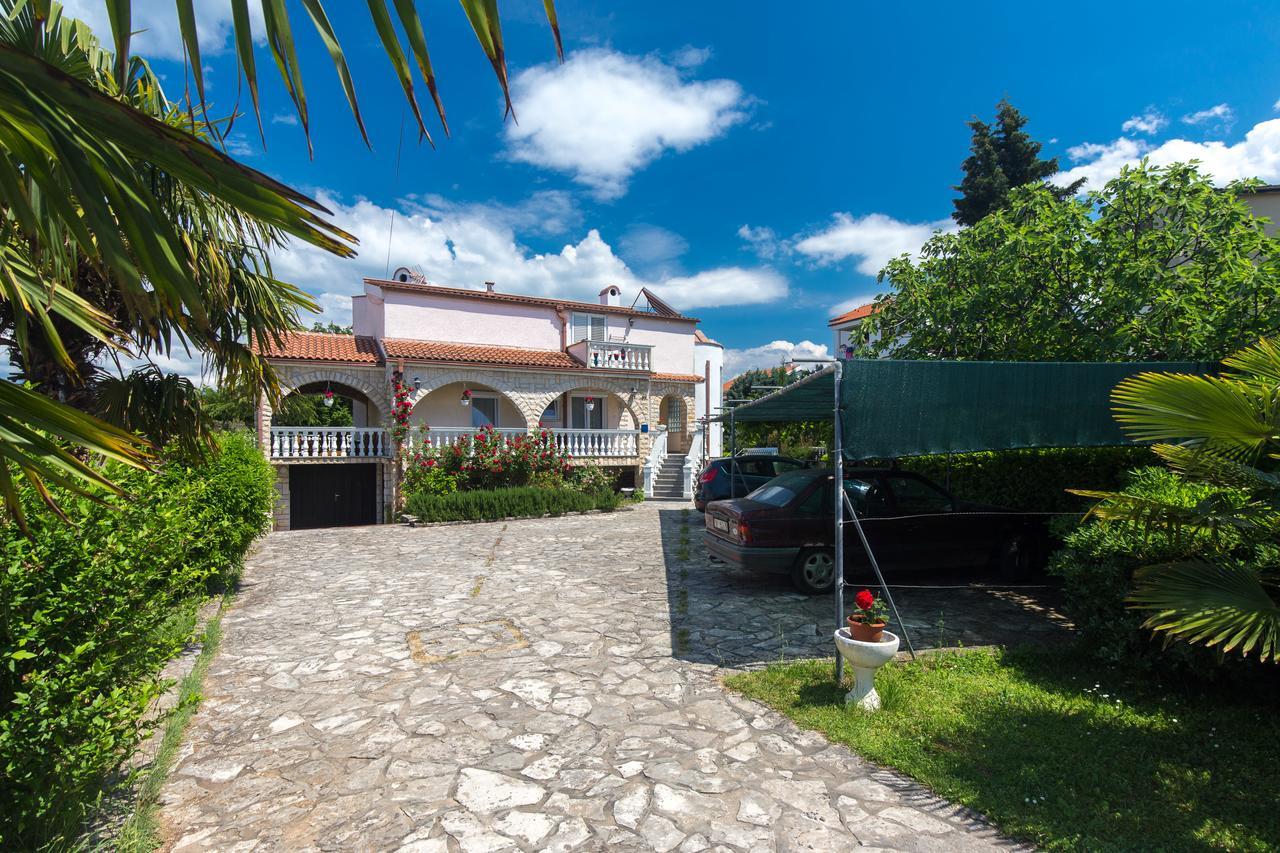 Apartments Pavic Malinska Bagian luar foto